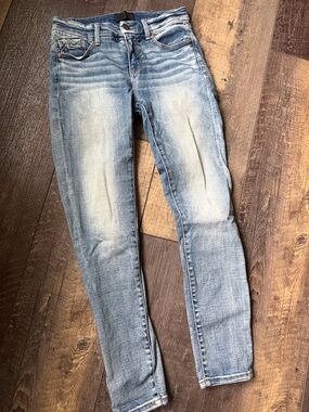 Buckle Women's Faded Light Blue Skinny Jeans